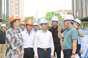 副區(qū)長田哲調(diào)研奉發(fā)古華庭項目建設情況